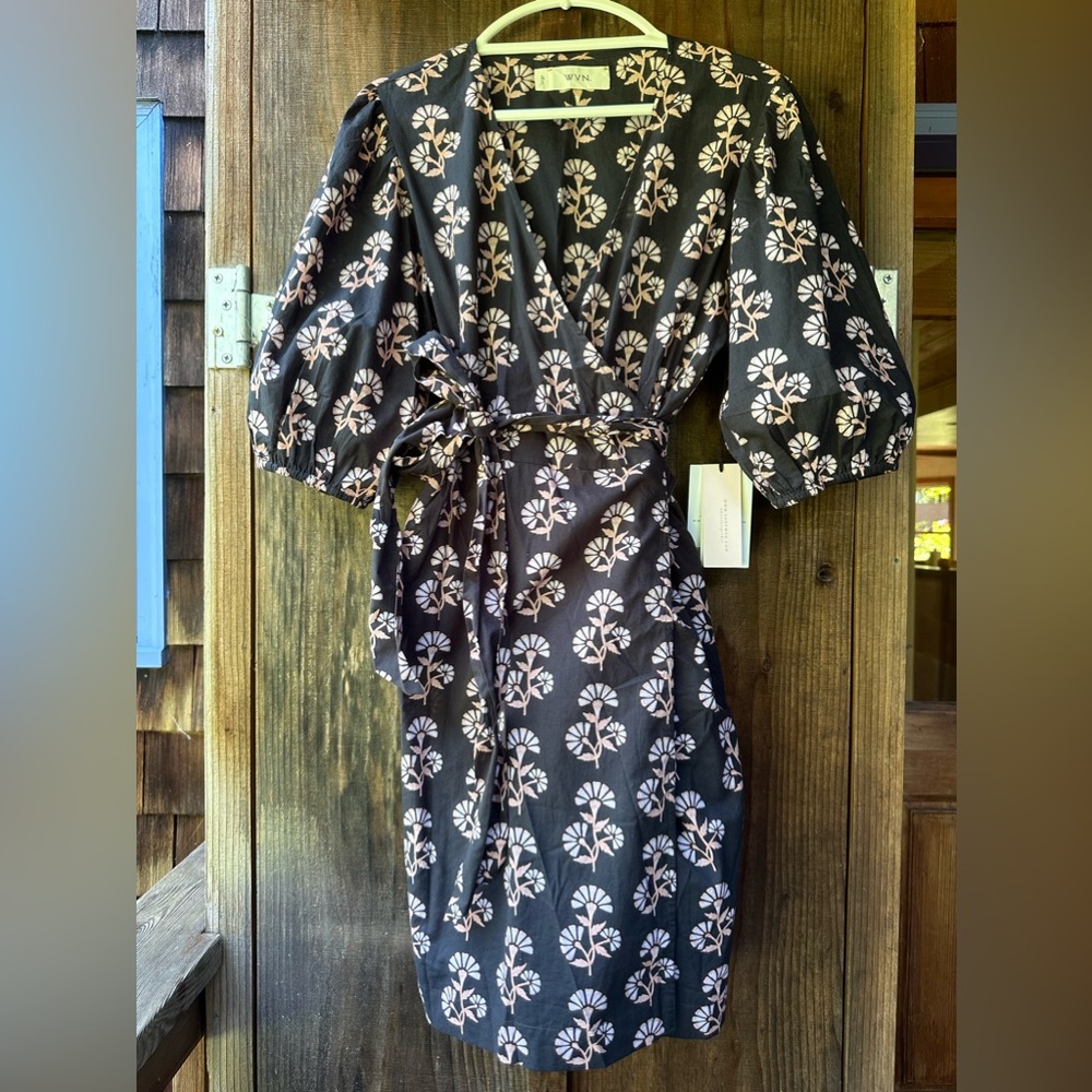 100% Organic Cotton lightweight wrap dress with pockets. Puffy sleeves, v-neck.